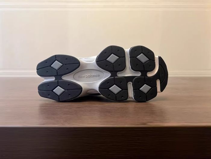 New Balance 9060 Noir et Gris 37 - photo numéro 4