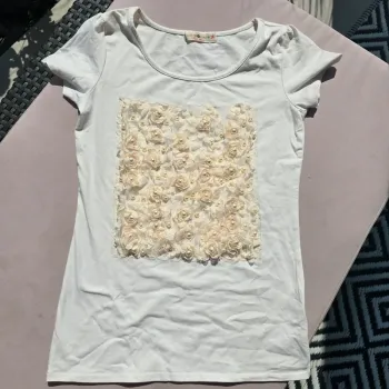 Tee shirt perles blanc cassé cache cache taille s