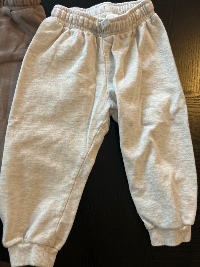 Lot de 2 bas de survêtement h et m fille ou garçon taille 12/18 mois - photo numéro 2