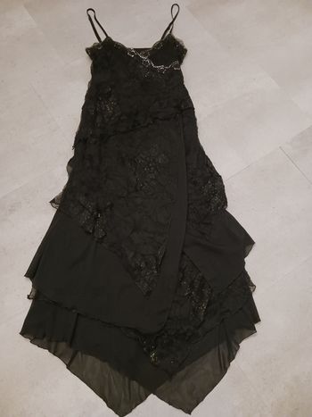 robe noire brillante asymétrique