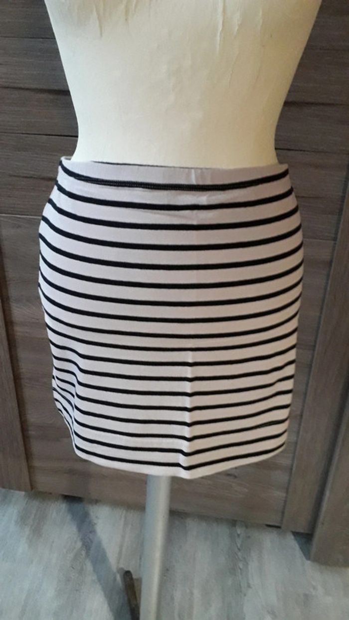 Jupe basique droite rayée marine et beige