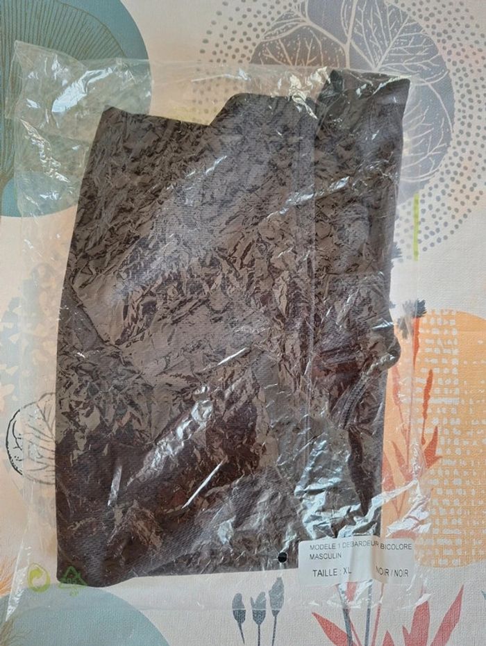 Débardeur noir Xl neuf étiquette 🏷 - photo numéro 3