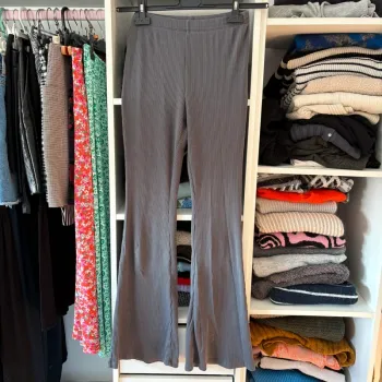 Pantalon évasé H&M • gris • 36 🌼