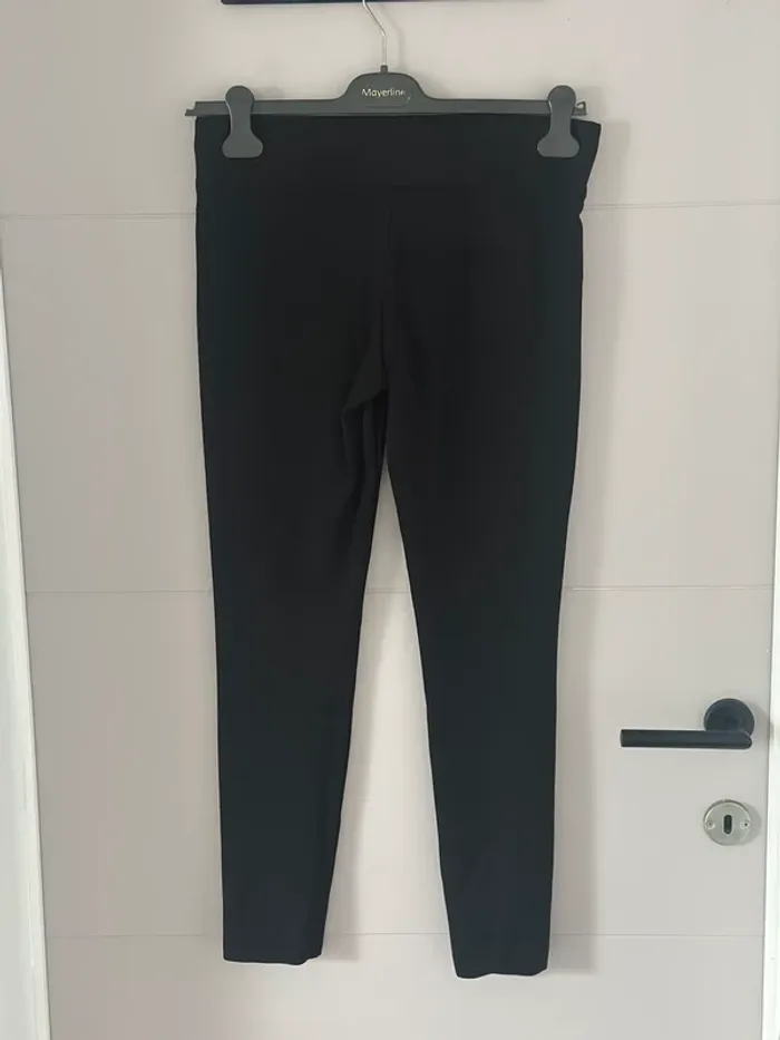 Pantalon noir Zara – Taille L (convient à un M)
