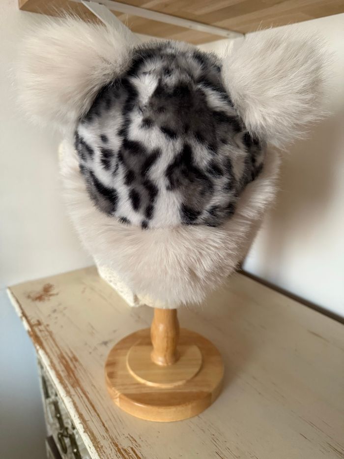 Chapeau imitation fourrure blanc & gris motif léopard – Neuf ❄️🐾 - photo numéro 3