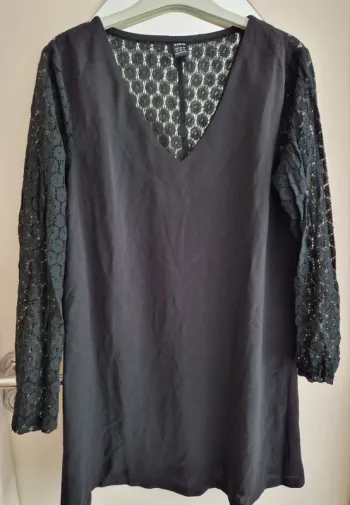Robe tunique en dentelle noir taille M