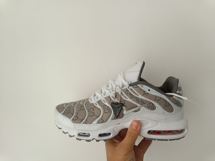 shoes similar to jordan 4