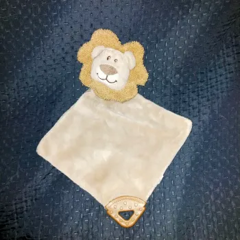 Doudou lion marron en losange tête grelot et anneau dentition Tender Toys
