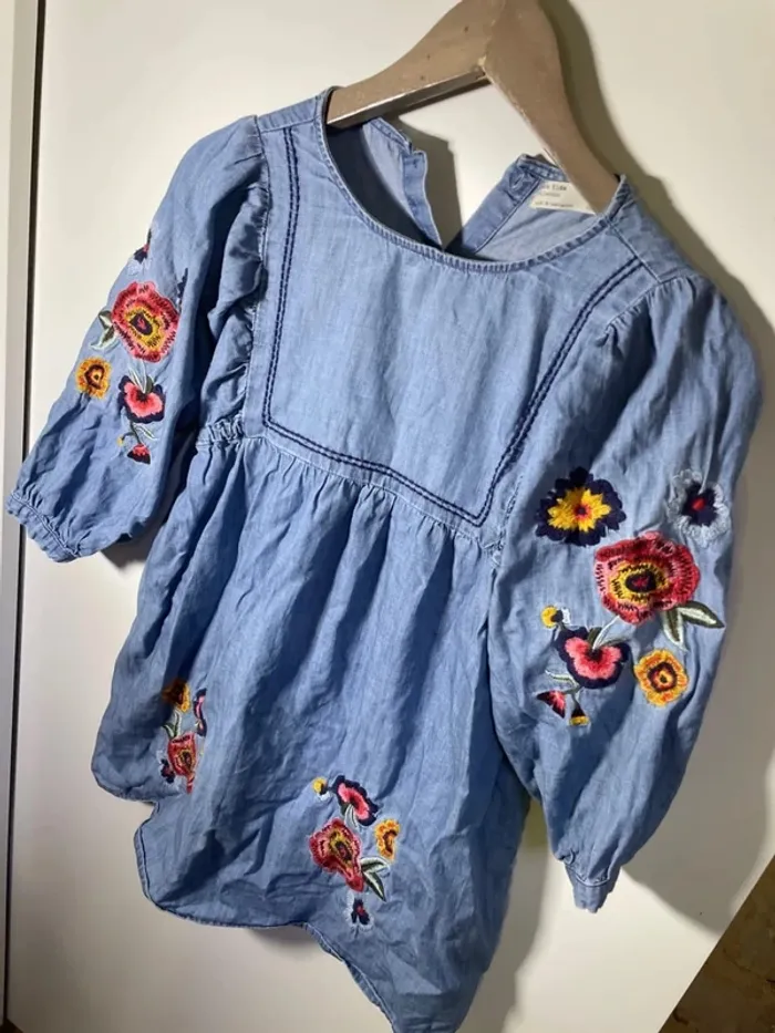 Robe fille Zara en coton avec broderies taille 8 ans - photo numéro 2