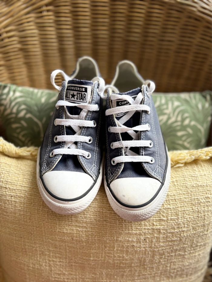 Converse basse - à lacets - bleu marine/gris - pointure 34 - en très bon état - photo numéro 2