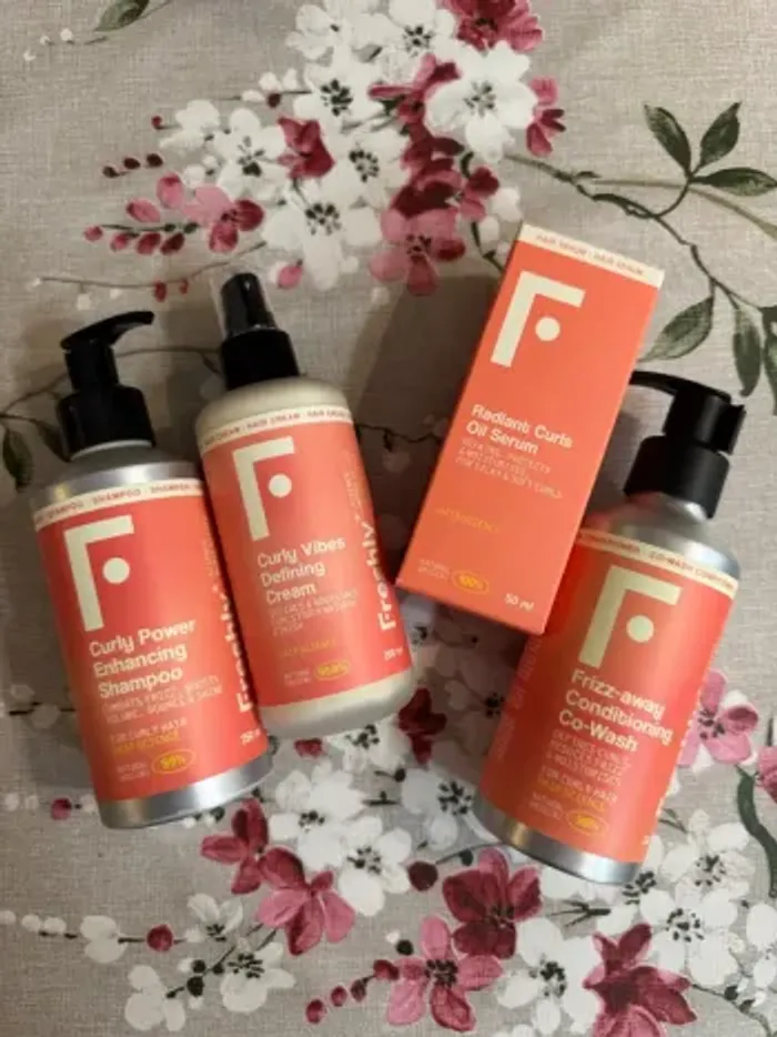 Freshly cosmetics - Lot 4 produits cheveux bouclés curly hair - photo numéro 2