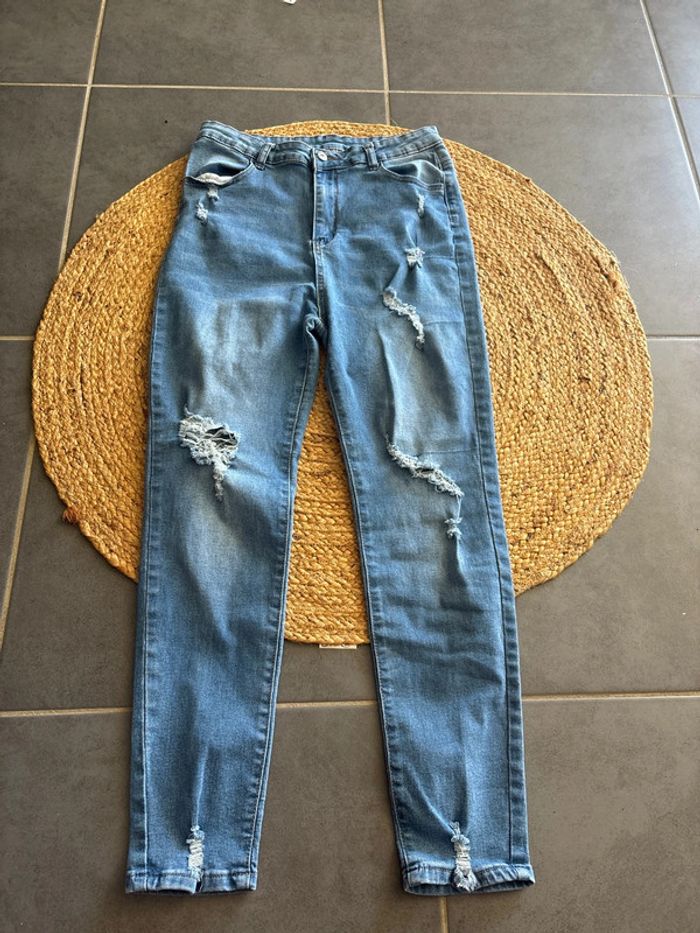 Jeans trouée - photo numéro 2