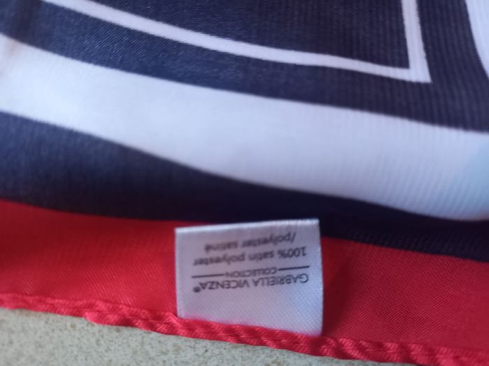 ✨ Foulard Gabriella VICENZA – pois chic & esprit intemporel ✨ - photo numéro 2