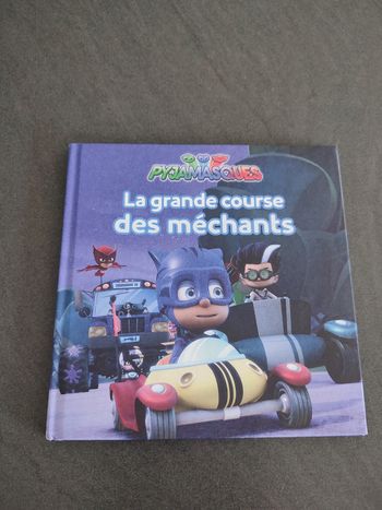 Livre pyjamask la grande course des méchants