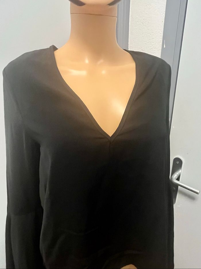 Haut noir manches larges - photo numéro 5