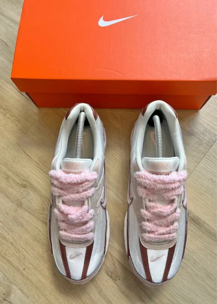 Nike Initiator Rose Blanc Fluffy Taille 38 - photo numéro 3