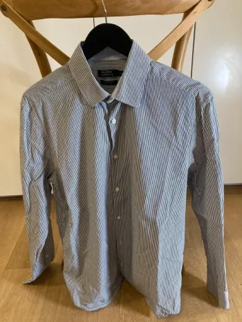 Chemise blanche rayée noire galeries lafayette