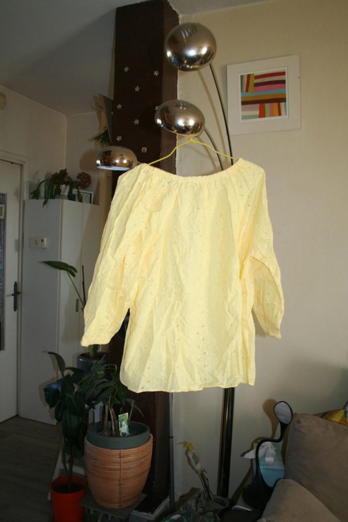 🌸Blouse broderie suisse oversize jaune pastel Taille 38 "Mango" Tendance Neuve 🌸 - photo numéro 3