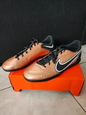 ⚽️ Nike Tiempo Legend 9 IC – Neuf, jamais portées 👟