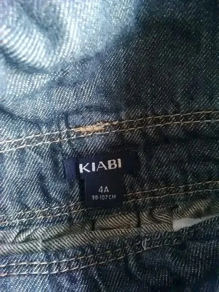 Robe salopette en jean 4ans - Kiabi-2 vêtements achetés le 3ème offert - photo numéro 11