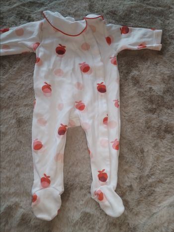 Pyjama fille - motif pomme - Jacadi paris - très bon état - 1 mois