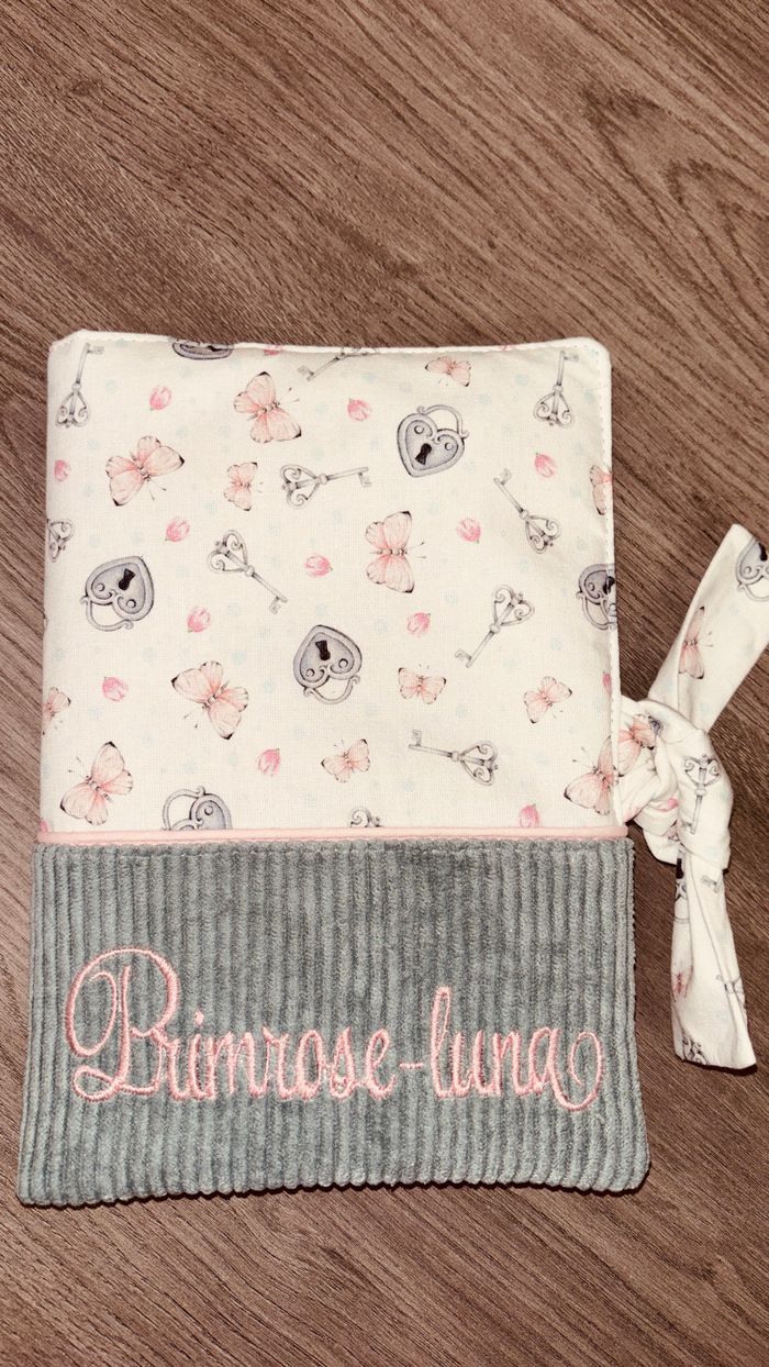 Protège carnet de santé personnalisé 🧵 Brodé prénom – Cadeau naissance unique - photo numéro 8