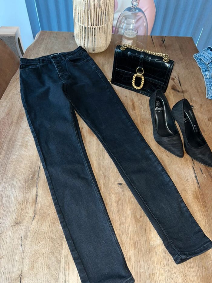 Jeans taille haute noir skinny Kiabi 38 🌸 - photo numéro 2