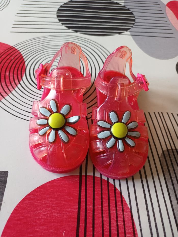 Nu-pieds plastique 👧 taille 21 quasi neuf - photo numéro 6