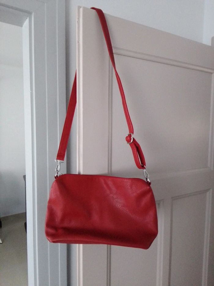 Sac rouge Eram bandoulière.