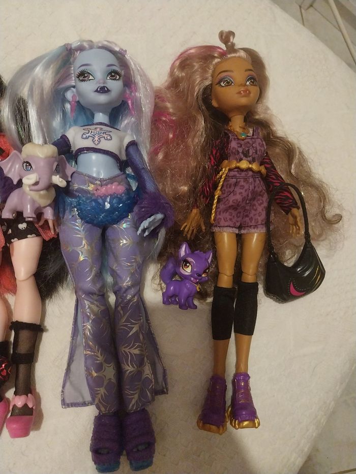 3 Poupées Monster High G3 Abbey Clawdeen Draculaura Basic Mattel 2022 - photo numéro 4