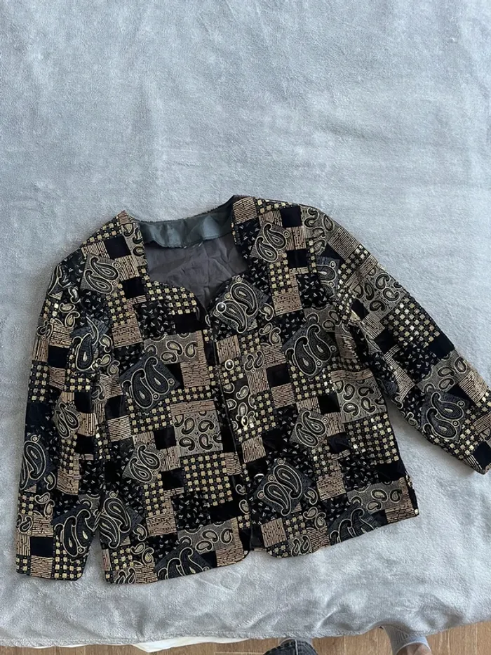 Veste noir vintage en velours à motifs dorés – Patchwork unique T.38