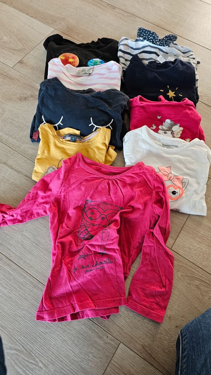 Gros lot 7 t shirt manche longue 4 ans - photo numéro 2