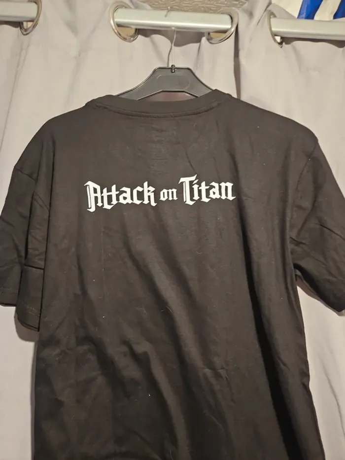 Tee shirt attaque des titans - photo numéro 5