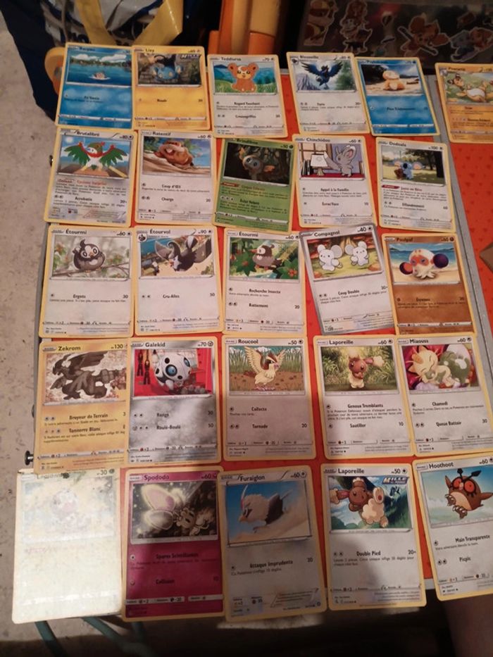 Lot 274 cartes pokemon que des personnages pas de vinted go - photo numéro 9