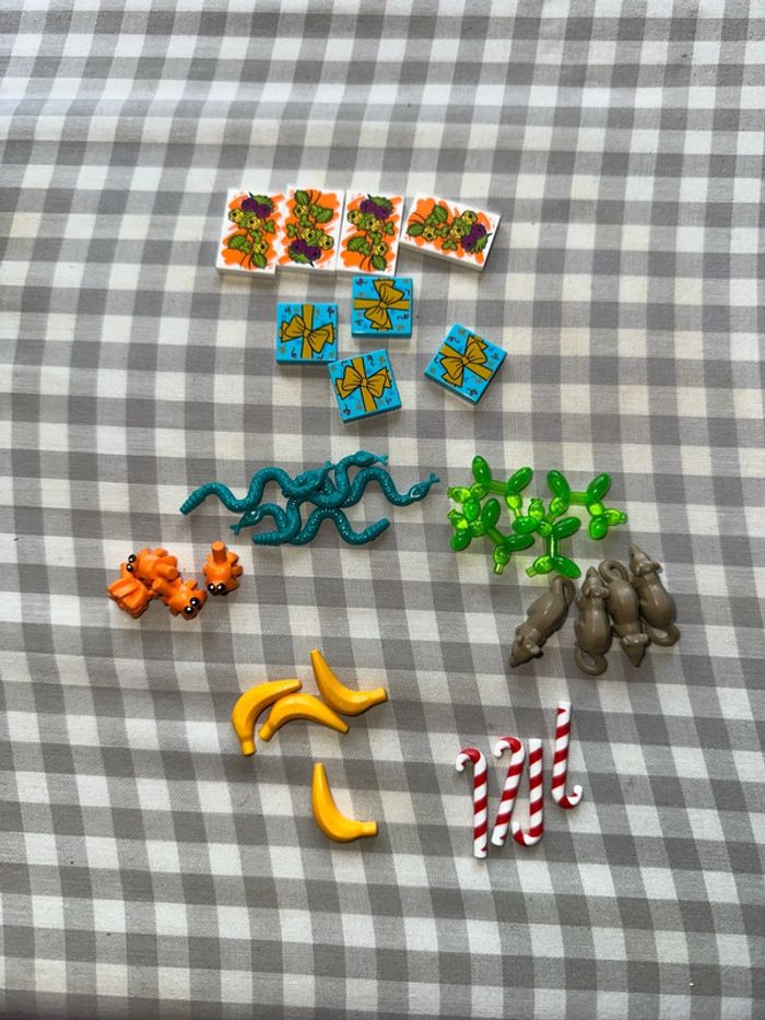 32 Accessoires pour figurines Lego, jamais joué ou exposé