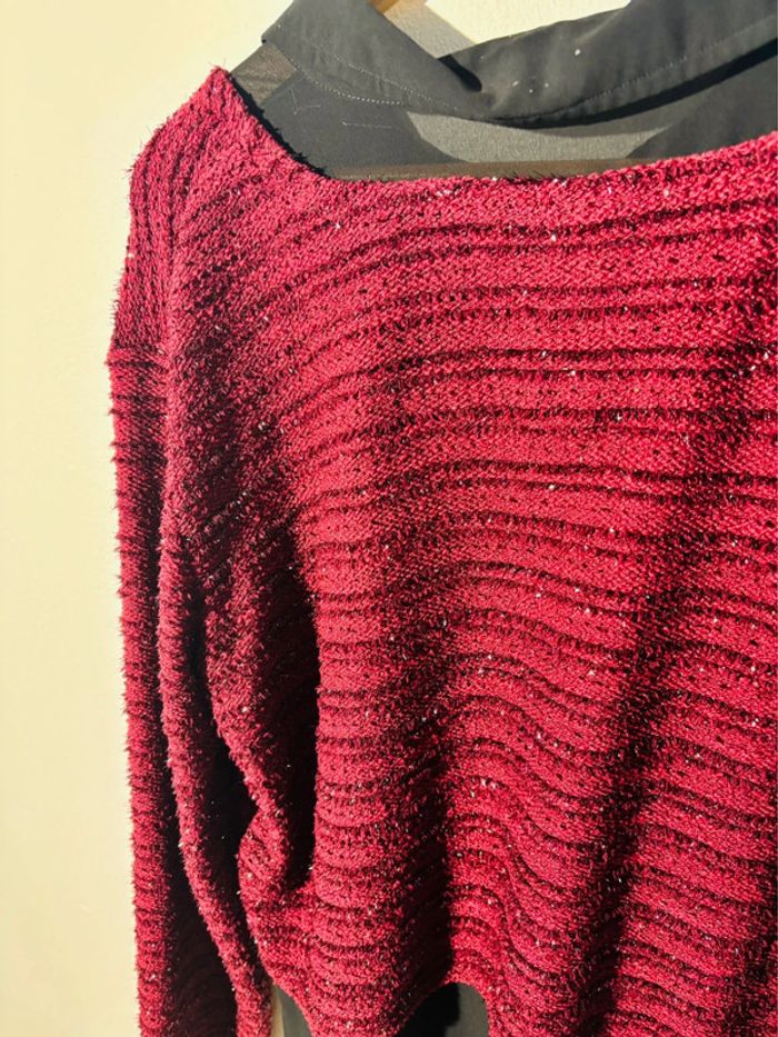 Pull rouge foncé avec col noir, taille XL 🔴 - photo numéro 4