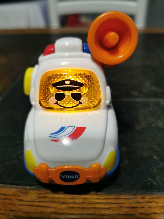 Tut tut bolides Theo, Capitaine police - photo numéro 2