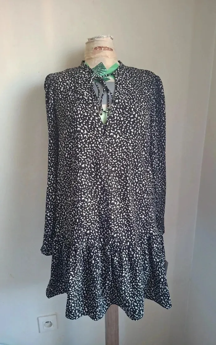 Robe noire et blanc, classique intemporelle, must-have de la garde robe, Glamorous, neuve, taille 38