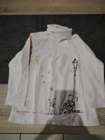 Pull fin a col roulé  4 ans bonne état 