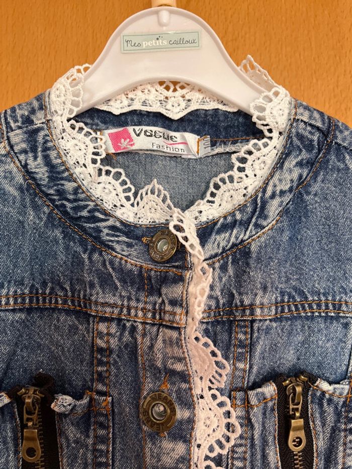 Très jolie veste en jeans avec « dentelle » blanche 3 ans - photo numéro 3
