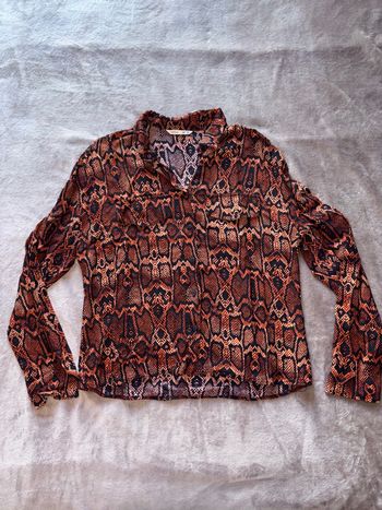 Chemise femme Lefties taille M motif animal écailles de serpent en Très bon état.
