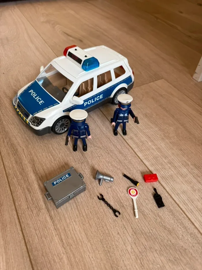 Voiture de police Playmobil - photo numéro 2