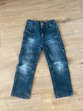 Jean effet troué