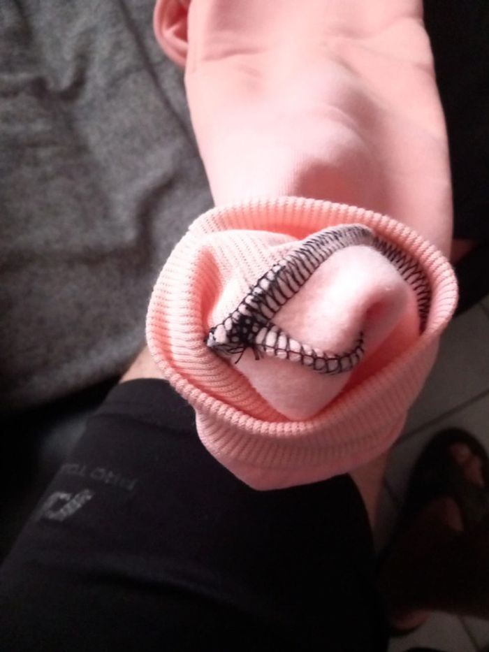 Pull à capuche neuf - photo numéro 4