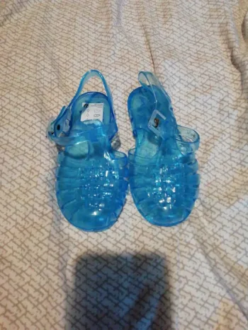 Chaussure de plage neuve