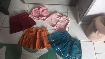 Lot de 5 bas fille 7 ans tbe hiver jupes shorts
