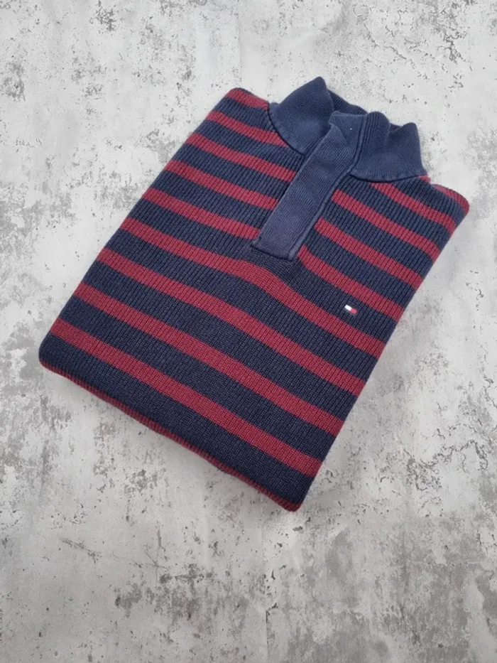 Pull Tommy Hilfiger rayé bleu et bordeaux – Taille XL Homme (mesures en photos)