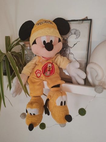 Peluche Mickey déguisé en chien pluto