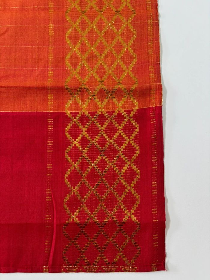Tissu Balinais - Rouge & Orange et fil d’or Or - 107 x 222 cm - photo numéro 2