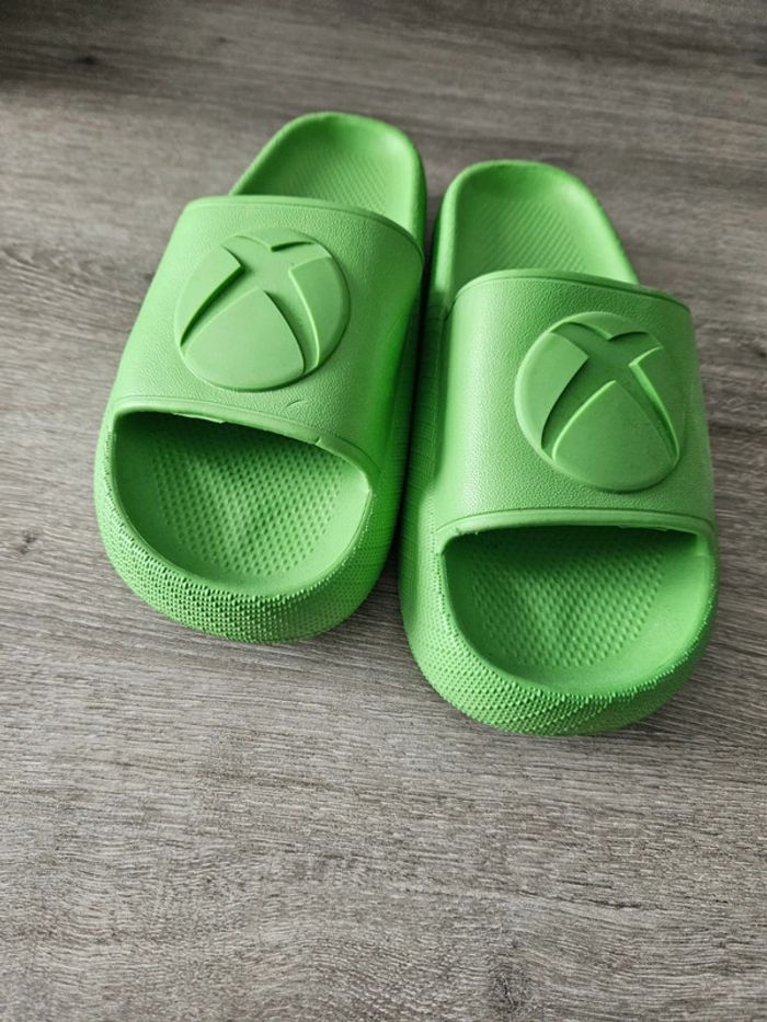 Claquettes xbox neuves pointure 36